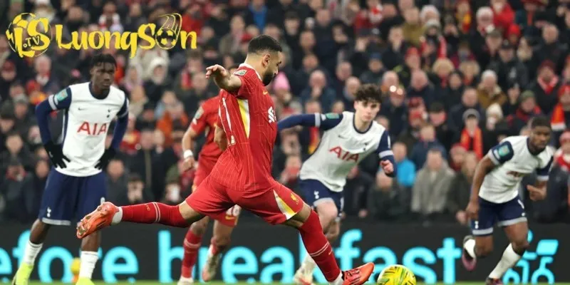 Liverpool Đấu Với Tottenham: Cơn Lốc Mạnh Mẽ Khiến Anfield Rung Động 4 Cảm xúc dâng trào của cổ động viên Liverpool